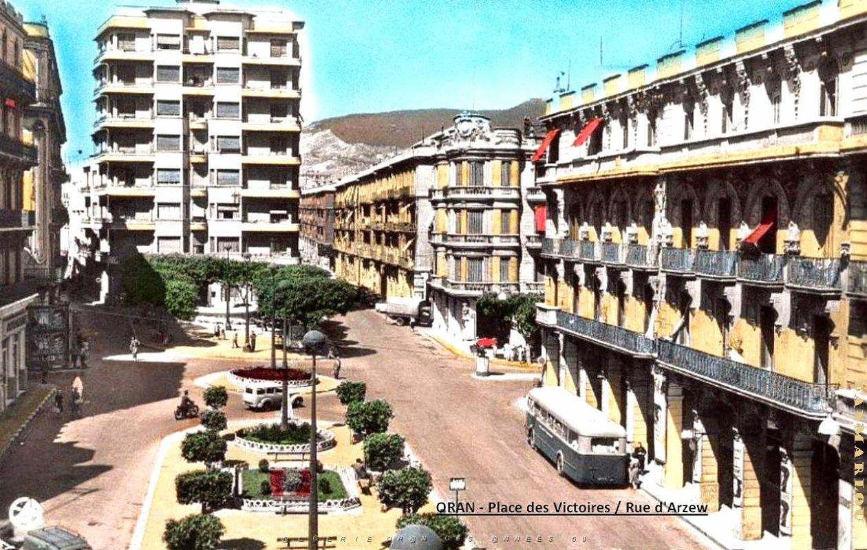 RA g- 024- Place des Victoires.jpg